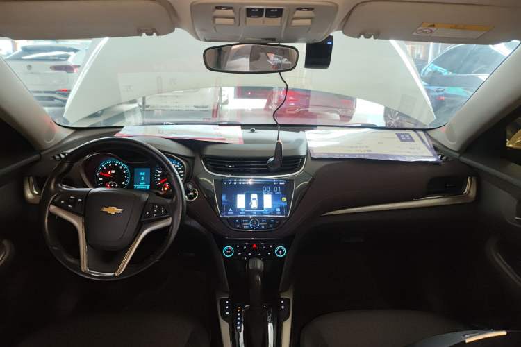 Used Chevrolet Malibu 2018 530T Automatic Fashion Edition Center Console