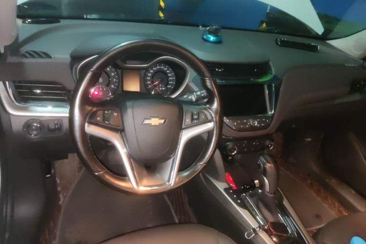 Used Chevrolet Malibu 2018 530T Automatic Luxury Edition Center Console