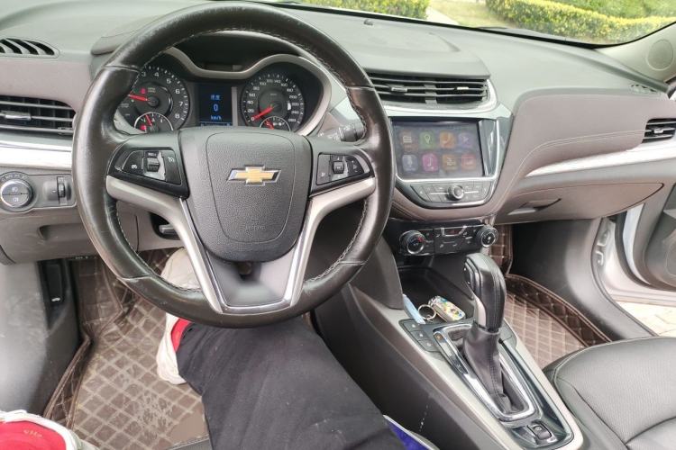 Used Chevrolet Malibu 2018 530T Automatic Luxury Edition Center Console