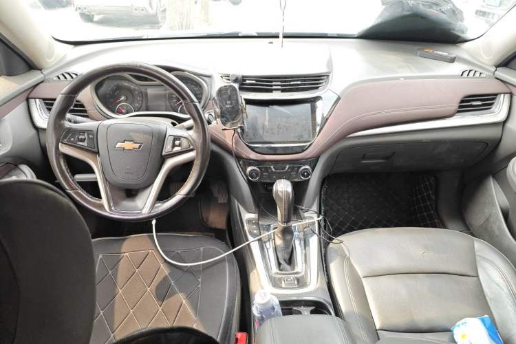 Used Chevrolet Malibu 2018 530T Automatic Luxury Edition Center Console