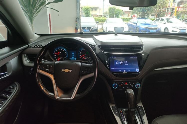 Used Chevrolet Malibu 2018 530T Automatic Fashion Edition Center Console
