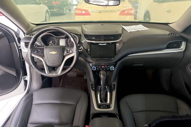 Used Chevrolet Malibu 2018 530T Automatic Fashion Edition Center Console