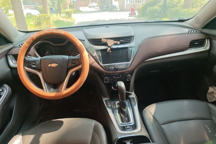 Used Chevrolet Malibu 2018 530T Automatic Luxury Edition Center Console