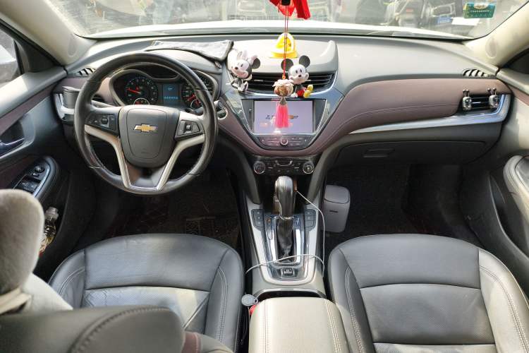 Used Chevrolet Malibu 2018 530T Automatic Luxury Edition Center Console