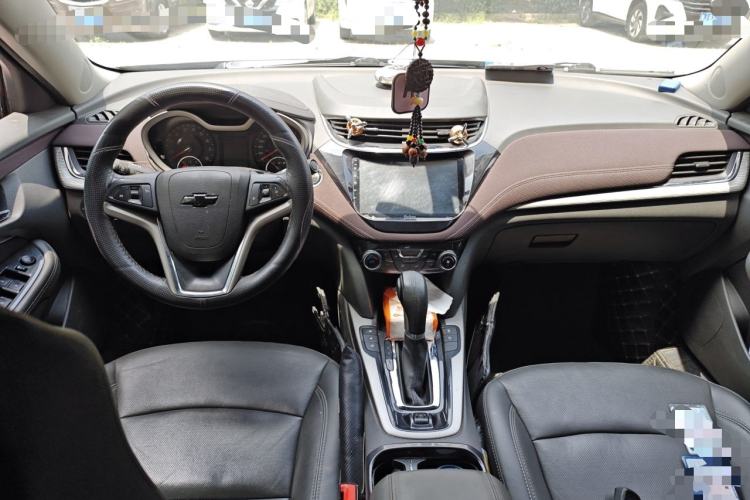 Used Chevrolet Malibu 2018 530T Automatic Fashion Edition Center Console