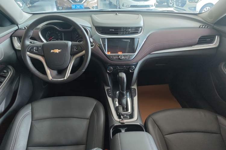 Used Chevrolet Malibu 2018 530T Automatic Luxury Edition Center Console