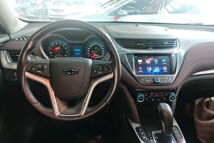 Used Chevrolet Malibu 2018 530T Automatic Luxury Edition Center Console