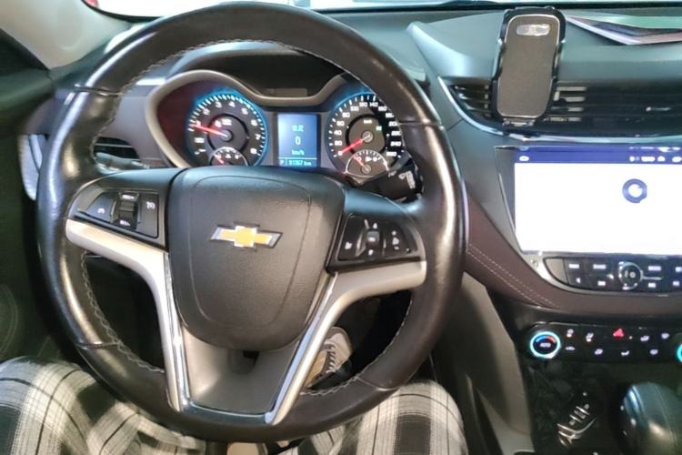 Used Chevrolet Malibu 2018 530T Automatic Fashion Edition Center Console