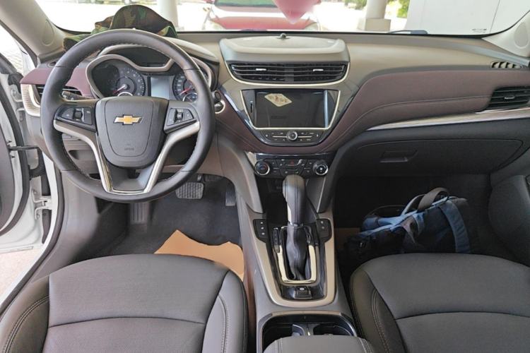 Used Chevrolet Malibu 2018 530T Automatic Luxury Edition Center Console