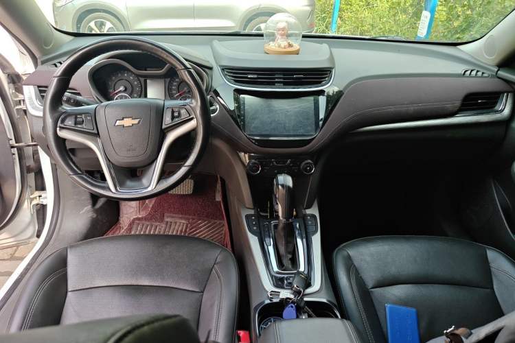 Used Chevrolet Malibu 2018 530T Automatic Fashion Edition Center Console