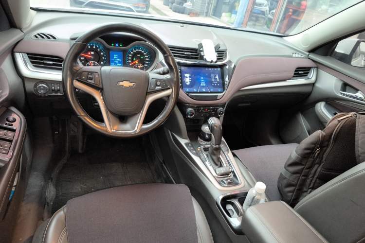 Used Chevrolet Malibu 2018 530T Automatic Fashion Edition Center Console