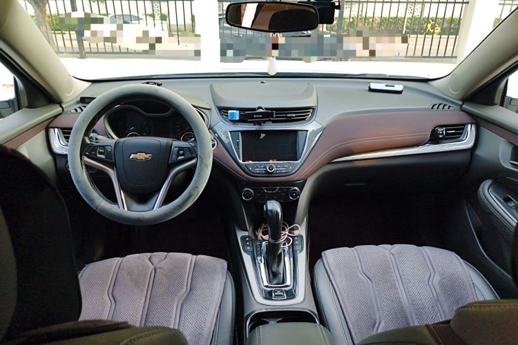 Used Chevrolet Malibu 2018 530T Automatic Luxury Edition Center Console