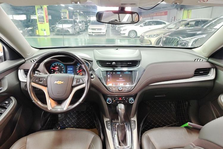 Used Chevrolet Malibu 2018 530T Automatic Luxury Edition Center Console