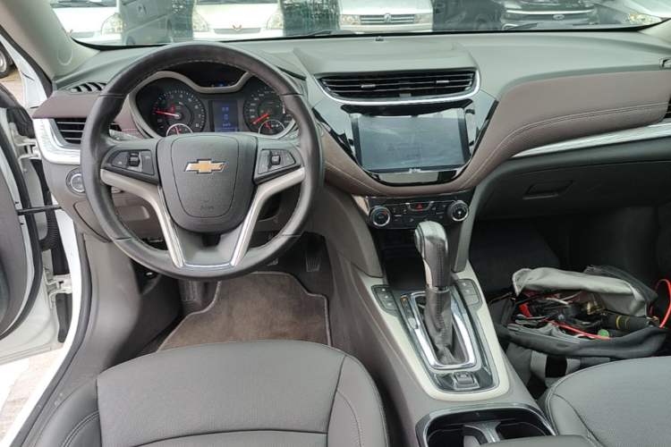 Used Chevrolet Malibu 2018 530T Automatic Fashion Edition Center Console