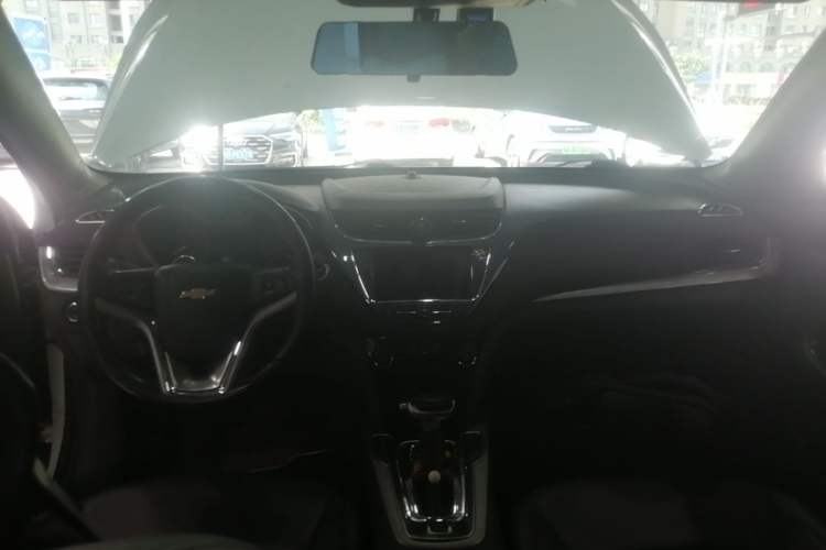 Used Chevrolet Malibu 2018 530T Automatic Luxury Edition Center Console