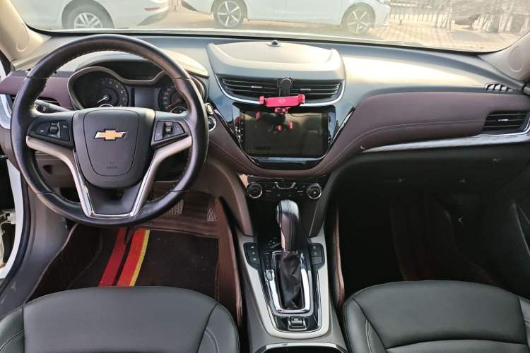 Used Chevrolet Malibu 2018 530T Automatic Fashion Edition Center Console