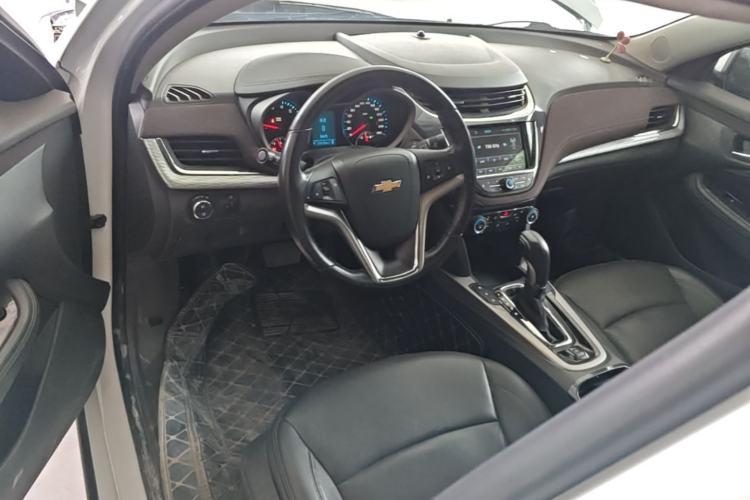 Used Chevrolet Malibu 2018 530T Automatic Luxury Edition Center Console