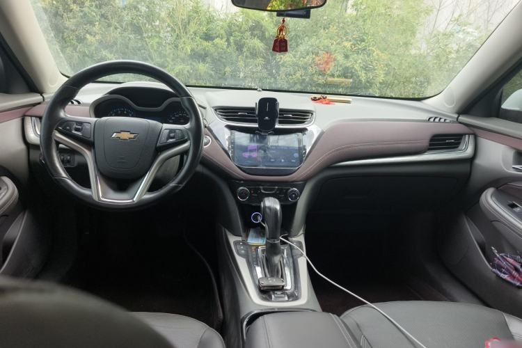 Used Chevrolet Malibu 2018 530T Automatic Fashion Edition Center Console