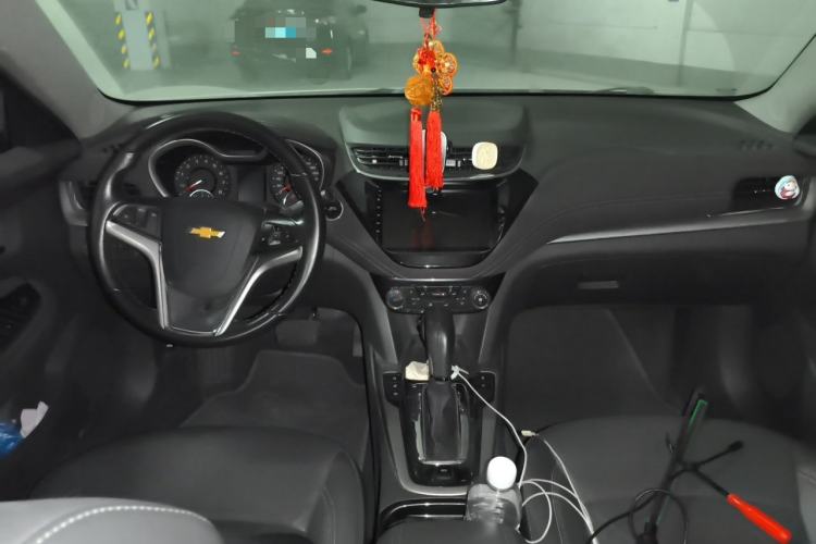 Used Chevrolet Malibu 2018 530T Automatic Fashion Edition Center Console