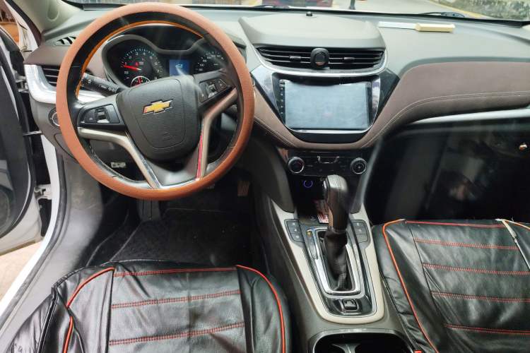 Used Chevrolet Malibu 2018 530T Automatic Fashion Edition Center Console