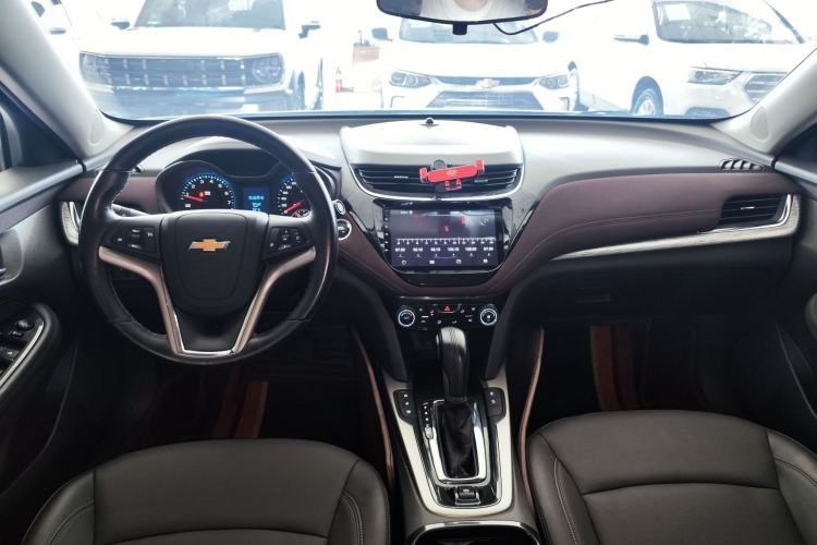 Used Chevrolet Malibu 2018 530T Automatic Fashion Edition Center Console