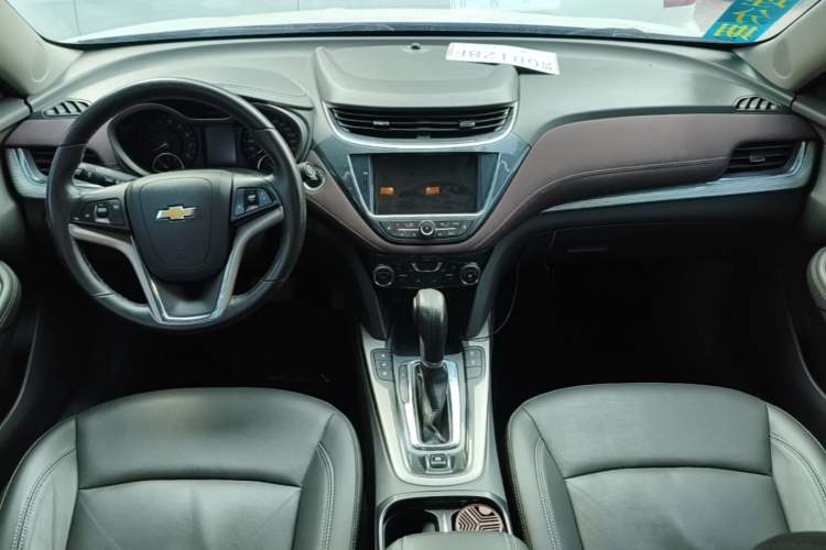 Used Chevrolet Malibu 2018 530T Automatic Luxury Edition Center Console