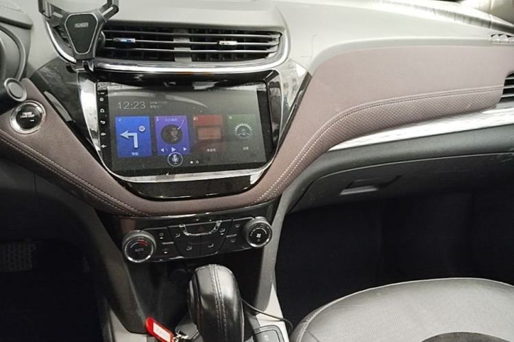 Used Chevrolet Malibu 2018 530T Automatic Fashion Edition Center Console
