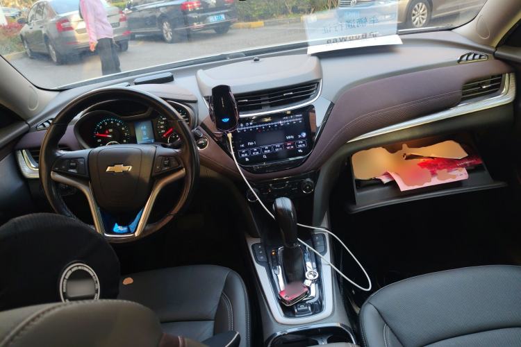 Used Chevrolet Malibu 2018 530T Automatic Luxury Edition Center Console