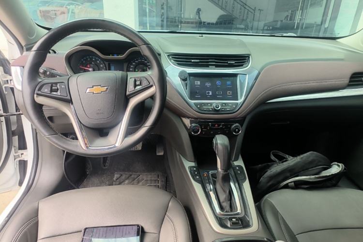 Used Chevrolet Malibu 2018 530T Automatic Luxury Edition Center Console