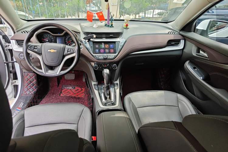 Used Chevrolet Malibu 2018 530T Automatic Luxury Edition Center Console