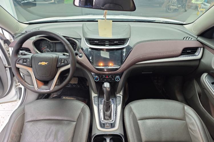 Used Chevrolet Malibu 2018 530T Automatic Fashion Edition Center Console