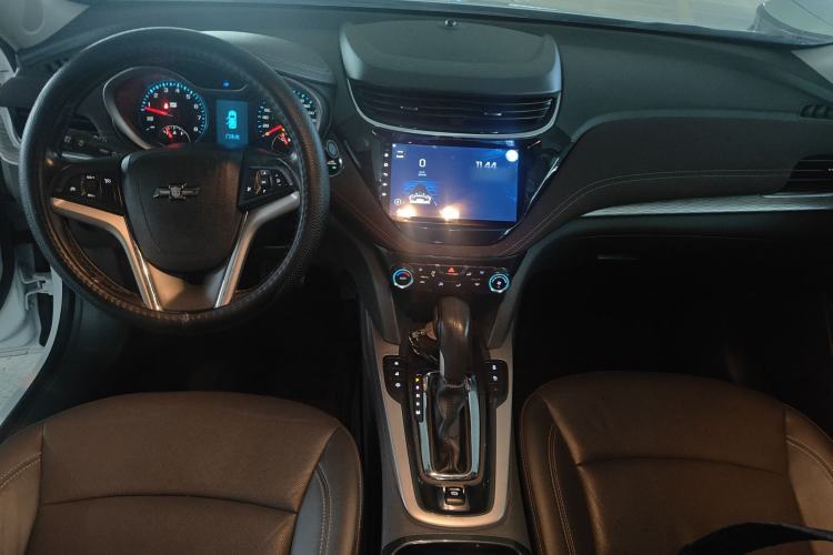 Used Chevrolet Malibu 2018 530T Automatic Luxury Edition Center Console