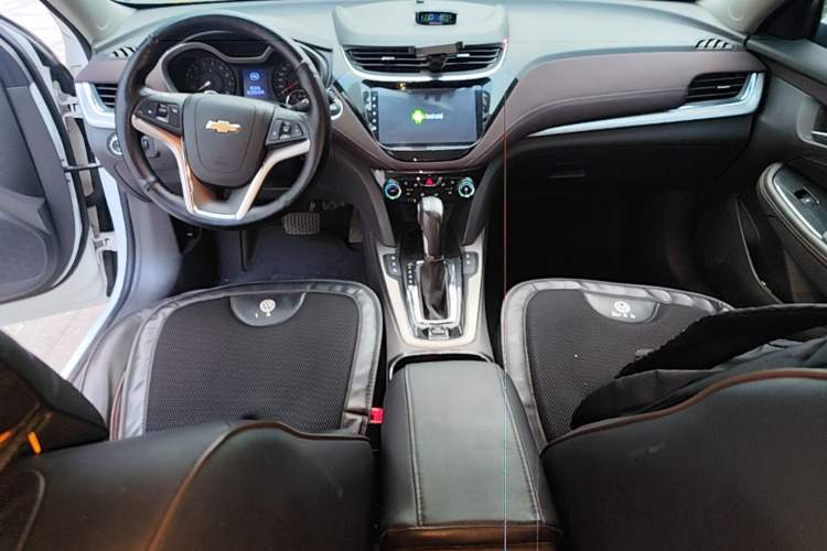 Used Chevrolet Malibu 2018 530T Automatic Fashion Edition Center Console
