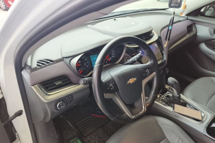 Used Chevrolet Malibu 2018 530T Automatic Fashion Edition Center Console