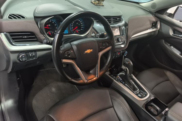 Used Chevrolet Malibu 2018 530T Automatic Fashion Edition Center Console