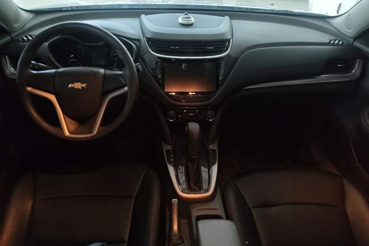 Used Chevrolet Malibu 2018 530T Automatic Comfort Edition Center Console