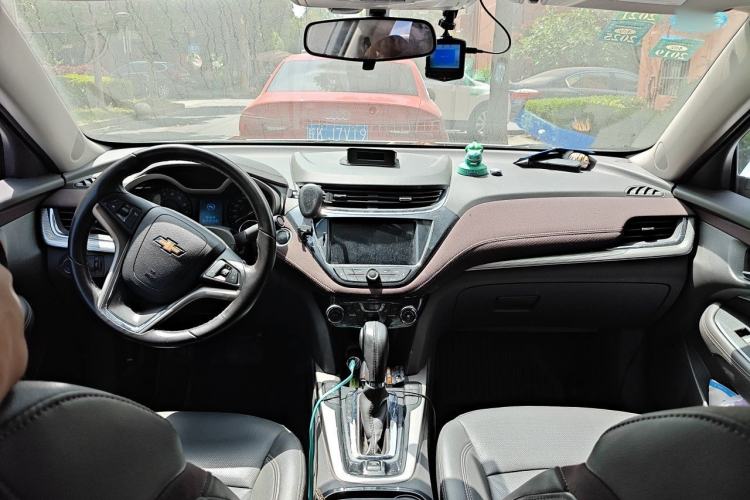 Used Chevrolet Malibu 2018 530T Automatic Luxury Edition Center Console