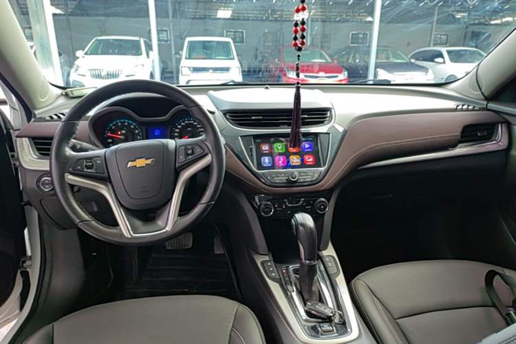 Used Chevrolet Malibu 2018 530T Automatic Luxury Edition Center Console