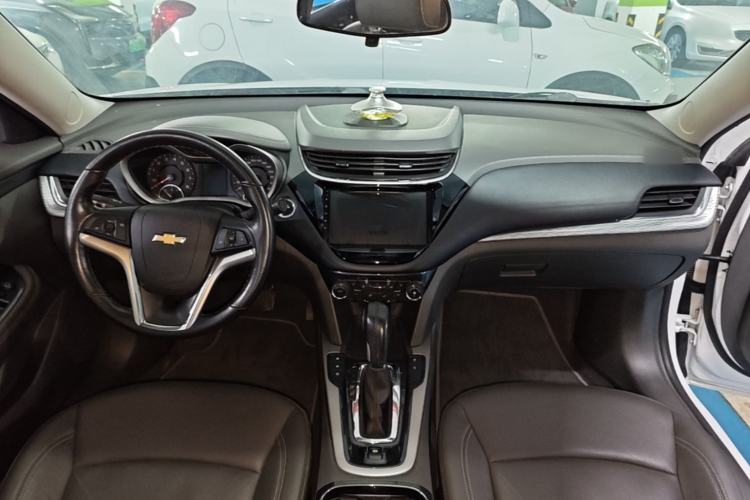 Used Chevrolet Malibu 2018 530T Automatic Luxury Edition Center Console