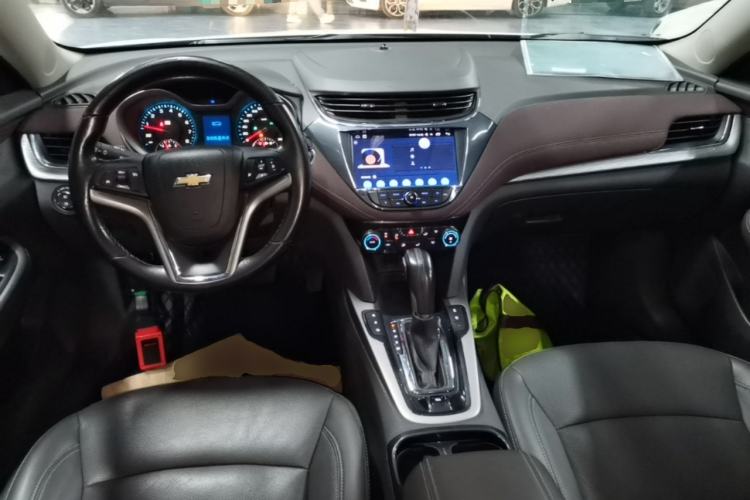 Used Chevrolet Malibu 2018 530T Automatic Fashion Edition Center Console