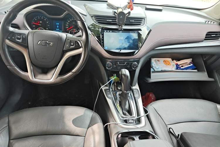 Used Chevrolet Malibu 2018 530T Automatic Fashion Edition Center Console