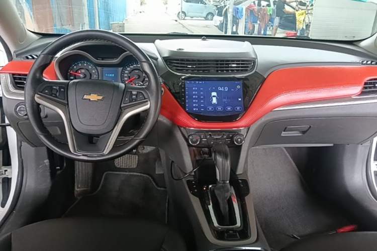 Used Chevrolet Malibu 2018 530T Automatic Fashion Edition Center Console