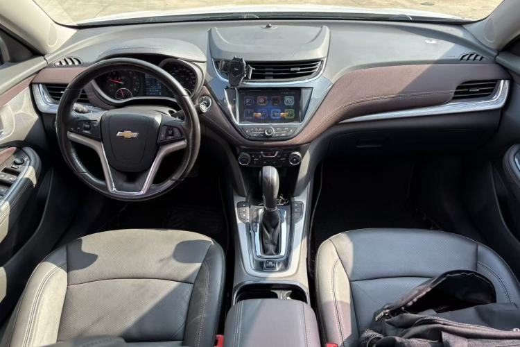Used Chevrolet Malibu 2018 530T Automatic Luxury Edition Center Console