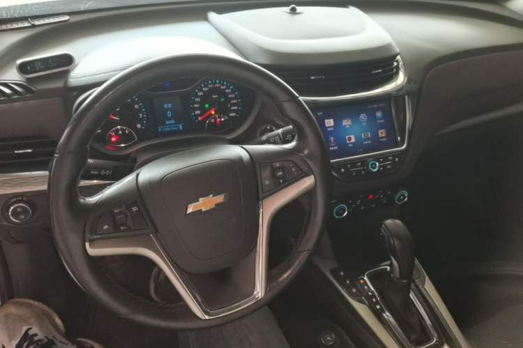 Used Chevrolet Malibu 2018 530T Automatic Luxury Edition Center Console