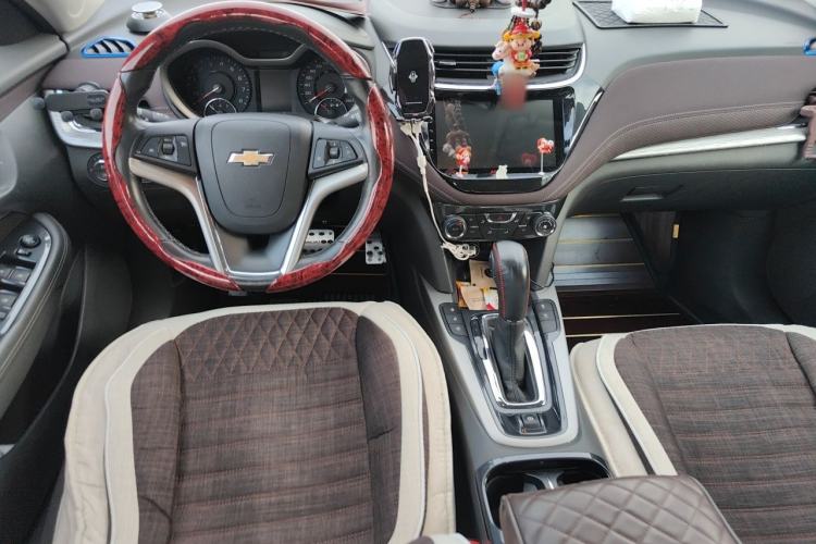 Used Chevrolet Malibu 2018 530T Automatic Fashion Edition Center Console
