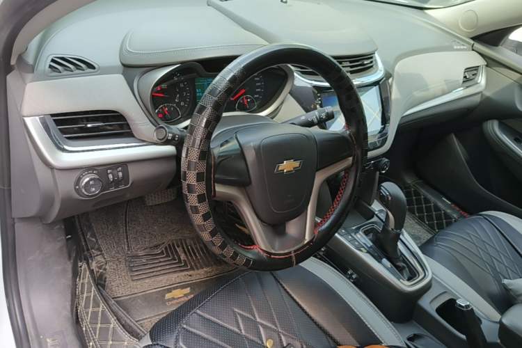 Used Chevrolet Malibu 2018 530T Automatic Comfort Edition Center Console