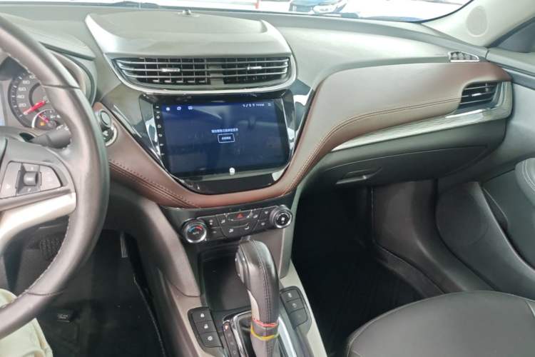 Used Chevrolet Malibu 2018 530T Automatic Luxury Edition Center Console