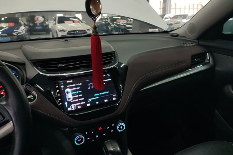 Used Chevrolet Malibu 2018 530T Automatic Fashion Edition Center Console