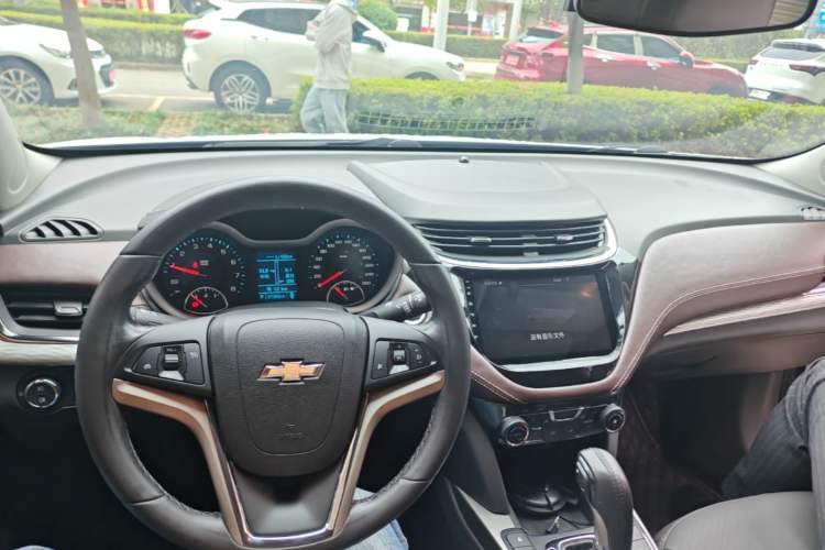 Used Chevrolet Malibu 2018 530T Automatic Fashion Edition Center Console