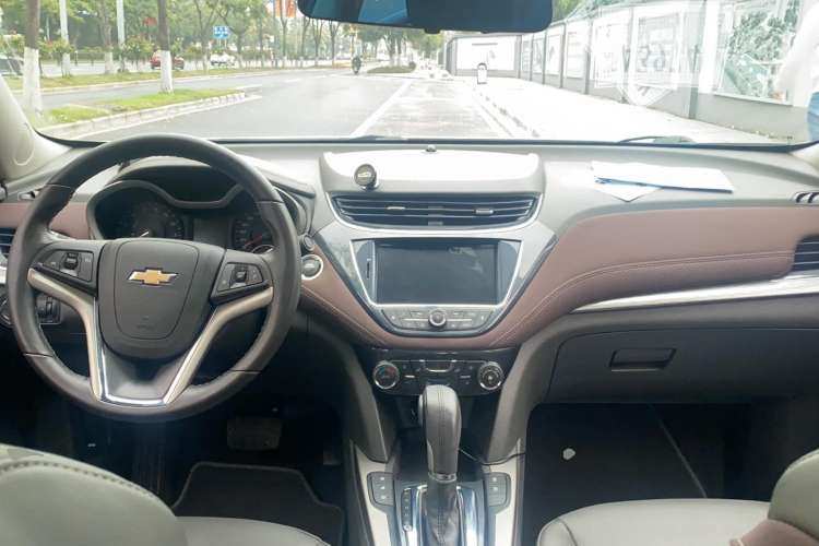 Used Chevrolet Malibu 2018 530T Automatic Luxury Edition Center Console